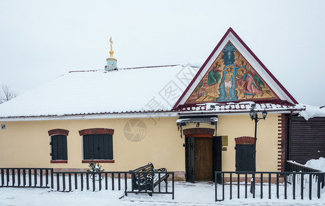 俄罗斯乡村的寒冷圣母像之迹的神来源拜会图片
