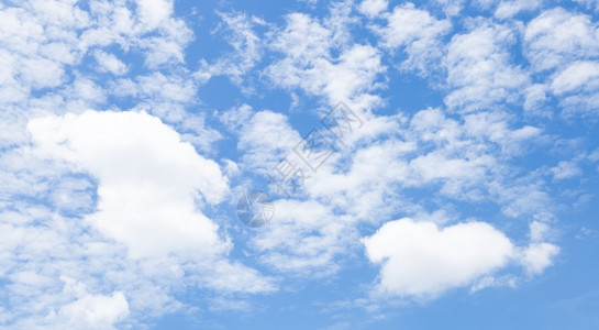 天空中的云白天夏日空风景优美丽图片
