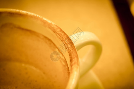 光滑的咖啡杯颜色效果以玻璃为焦点马克杯弄脏乱图片