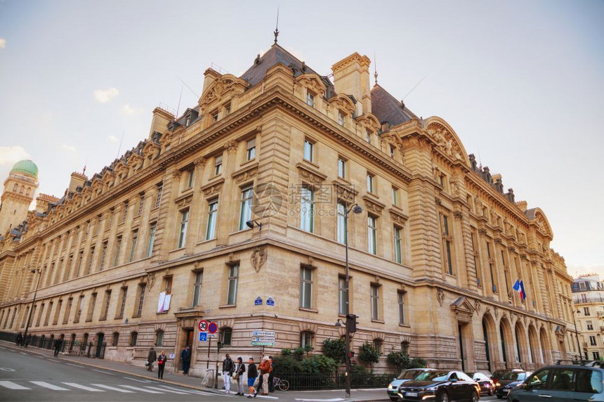 街道十一月地标2016年月2日在法国巴黎与人一起建造巴黎索邦大学ParisSorbonne图片