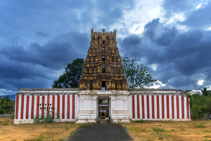 建造丰富多彩的印度泰米尔纳德邦Alwarkurichi的Avudai安曼寺阿尔瓦图片
