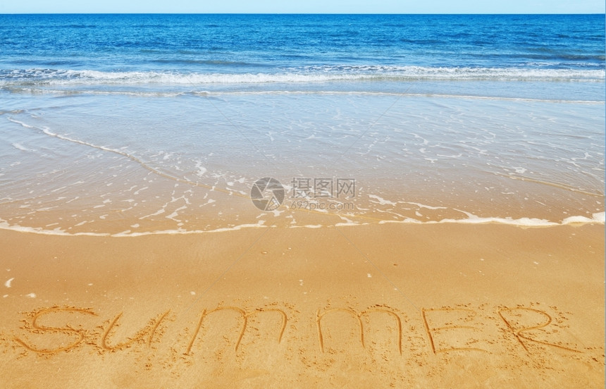 特点标记海滩沙上的夏季信息度假和旅行概念梦图片