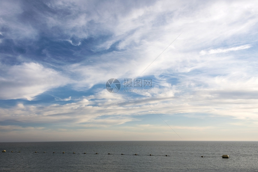 条纹北海荷兰有云和蓝天空镣铐景观图片