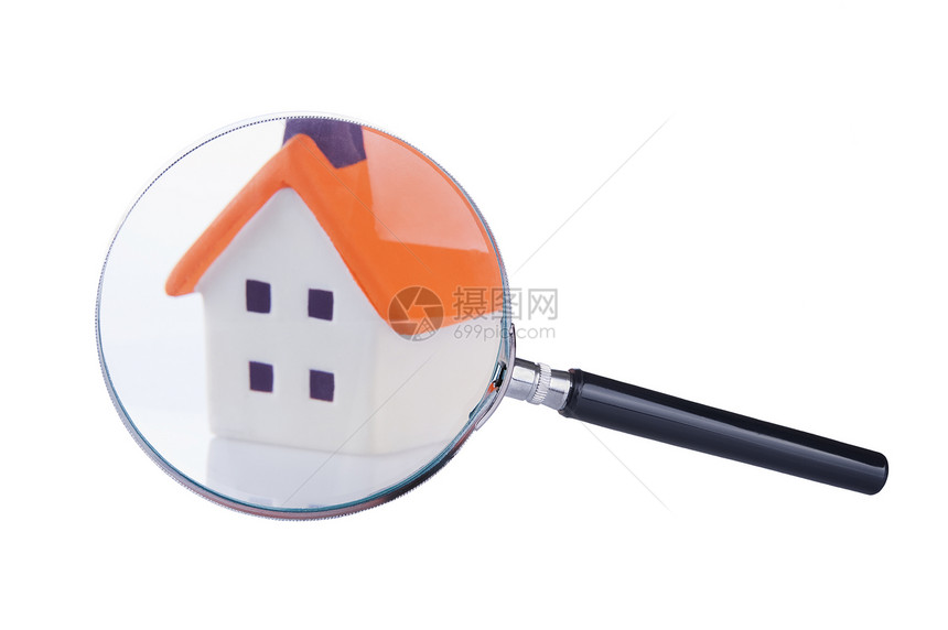 住宅以白色背景孤立的房屋搜索和检查概念图象在白色背景上概念的象征图片