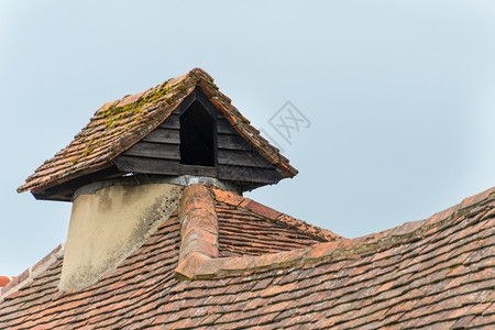 乡村历史的英国传统村舍屋顶的石雕鸽阁楼RusticDide建筑学图片