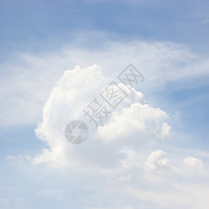 天气空蓝色上美丽的云朵白色图片
