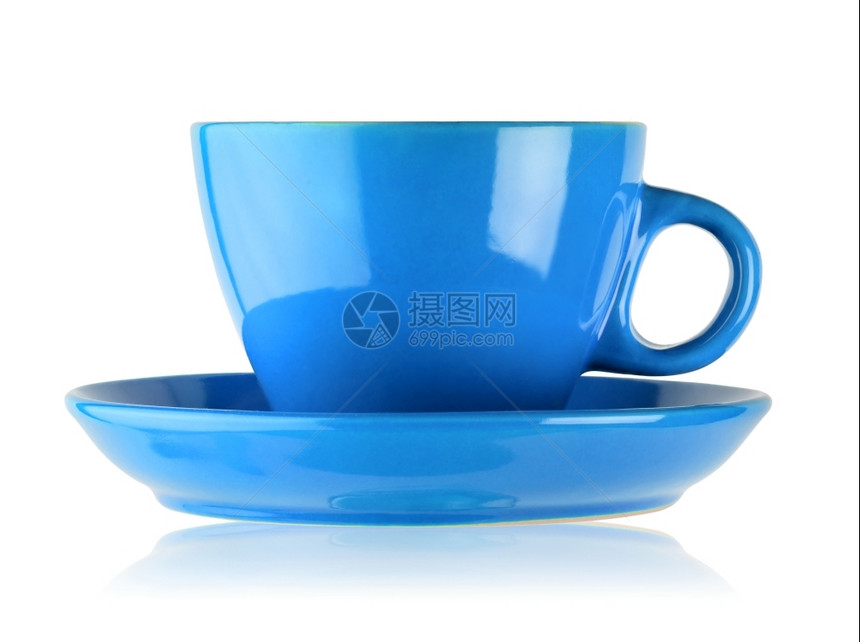 干净的材料蓝色杯子和碟在白色背景上被隔绝的蓝杯子和碟图片
