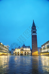 拱意大利威尼斯的圣马可广场清晨正方形总督图片