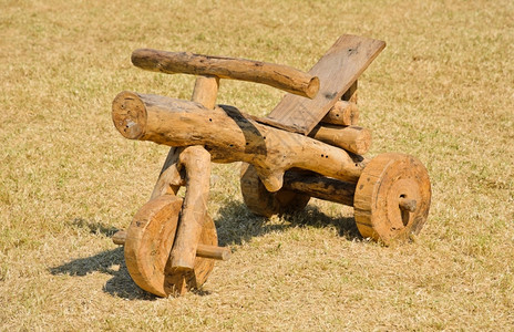 木制自行车玩具材座位简单的图片