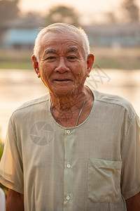 户外亚洲人快乐老的肖像成熟思维男人脸高清图片素材