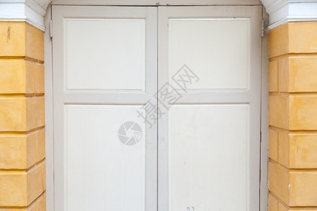优质的装饰风格棕色建筑物中浅棕色木制门古典风格建筑的旧木制门图片