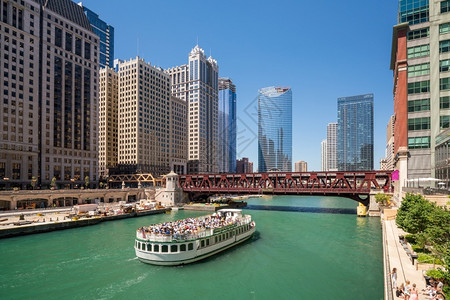 水城市天空芝加哥河和市中心美国天际线图片
