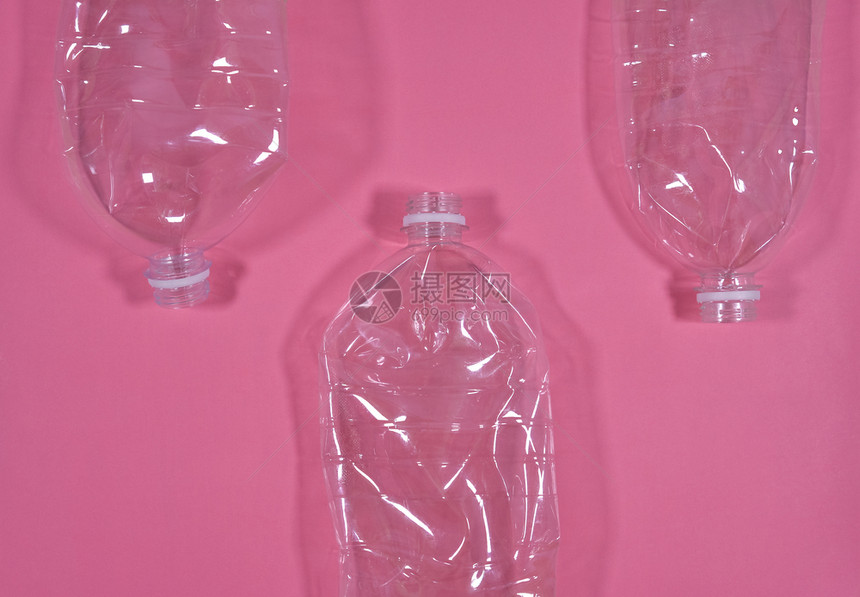 瓶子蓝色的无缝粉红背景上孤立的塑料瓶无缝模式回收废物管理概念塑料宠物瓶粉红色背景上孤立的塑料瓶图片