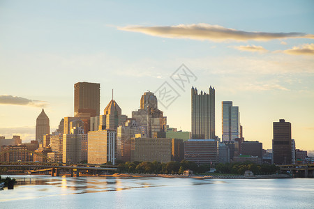 城市的匹兹堡风景和俄亥河清晨市中心克拉夫琴科背景