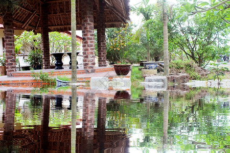 越南的传统住房水景观乡村的船高清图片素材