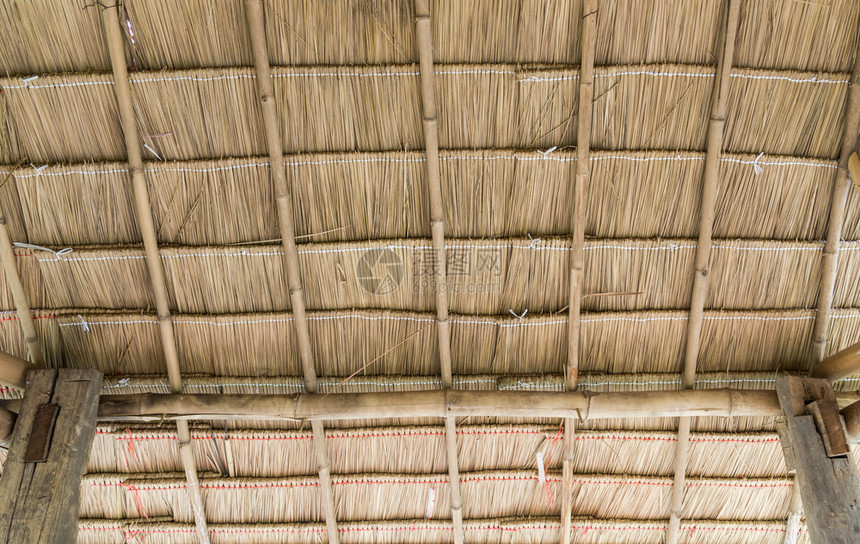 农村小屋内茅草房顶的型式图案芦苇质地结构体图片