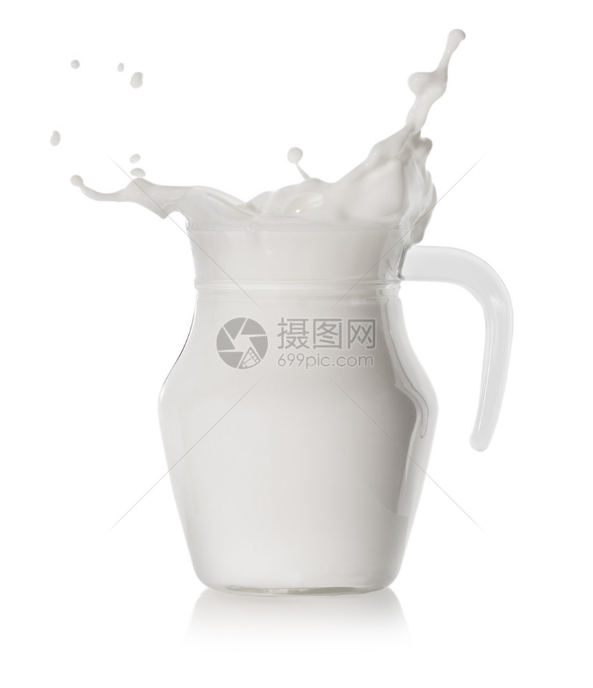 水壶食物节用玻璃透明罐装满牛奶的玻璃透明罐子填满牛奶在白色背景上隔绝了牛奶用玻璃透明罐子填满牛奶图片