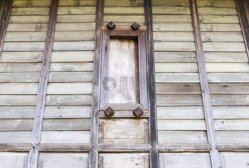 茶叶屋的旧木林窗户正面优质的木制图片