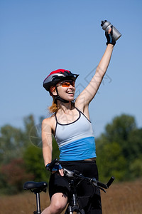 带自行车的快乐女孩骑自行车微笑脸图片