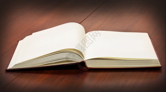 历史白色的办公室打开书在木制表格上用白纸张床单打开书图片
