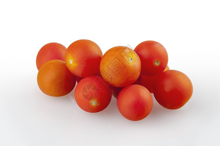 闪亮的白本底樱桃西红柿上孤立的樱桃西红柿明亮的可口图片