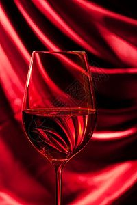 粉色的杯子上一个薄的尾巴满酒红边食物奢华图片