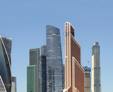 公司的汞塔和其他在莫斯科国际商业中心莫斯科市俄罗莫科蓝天空背景的水星塔等城市中心图片