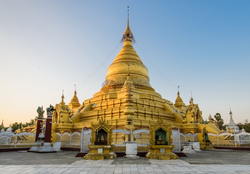 缅甸曼德勒固都陶佛塔著名的钟文化图片