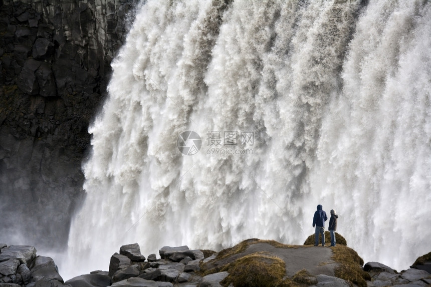 观光JokulsaaFjolum河流过Dettifos瀑布的120米级联进入冰岛50米宽的Jokulsargljufur峡谷黛提图片