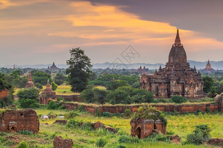 寺庙亚洲缅甸日落时尚的天线市中心城风景暮图片