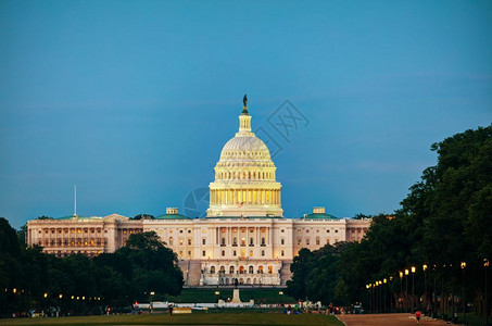 国会晚上在华盛顿特区的州立首都大厦楼城市圆顶直流高清图片素材