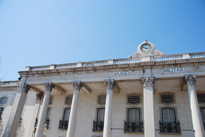 葡萄牙里斯本军事博物馆美丽的景蓝天背西伯利建筑学纪念碑图片