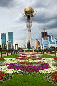 哈萨克斯坦首都阿斯塔纳市地貌208年6月天际线建造云图片