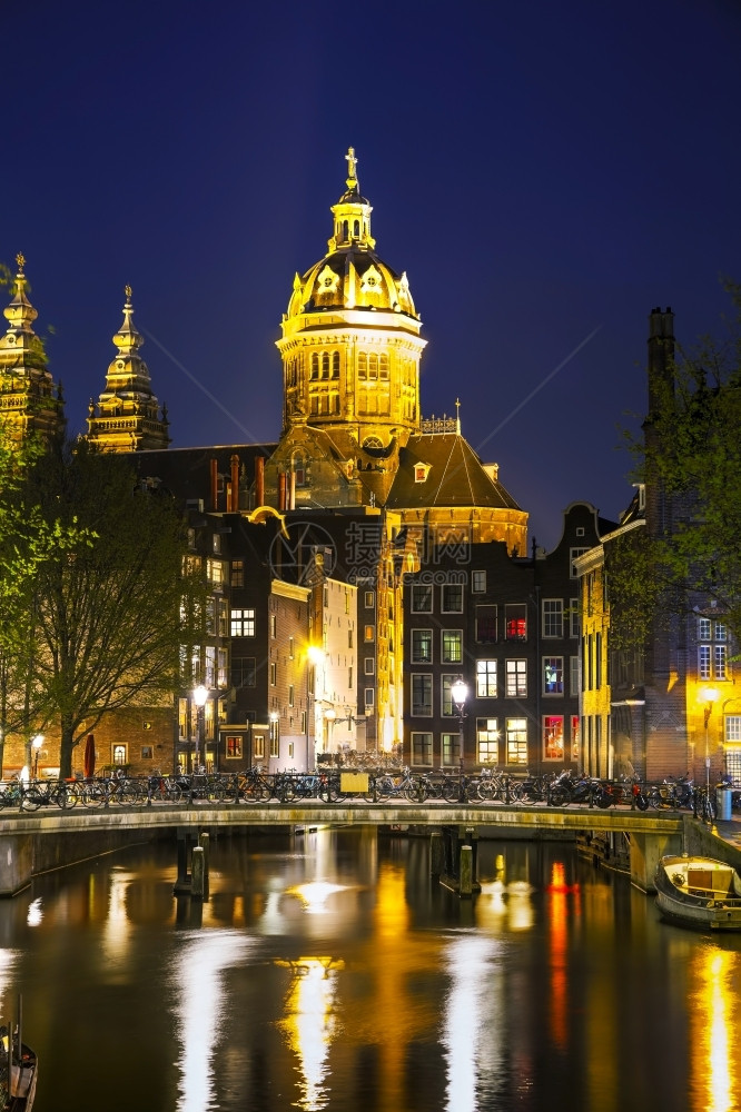 地标日落时阿姆斯特丹圣尼古拉辛特科亚斯比西耶克的巴利卡晚上建筑学图片