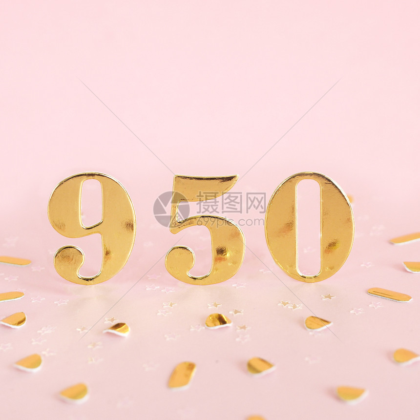 金子假期粉红背景和文本金面纸间950数字为950价格图片