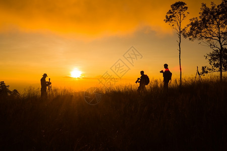 专业的景观闪电拍摄日落时风景照片的摄影记者周光片图片