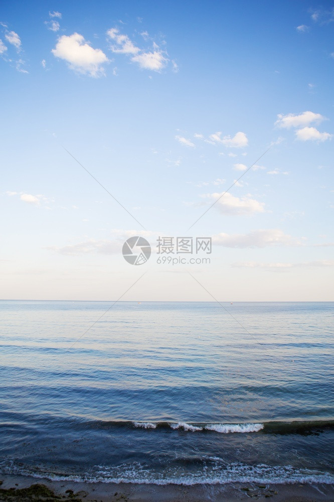 平流层景观蔚蓝的大海和美丽天空云彩蓝色的大海和美丽天空云彩夏图片