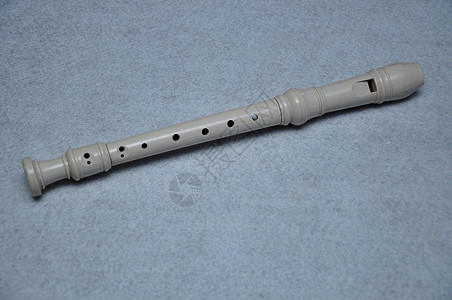 孔洞长笛手一种显示在白背景上的块长笛图片