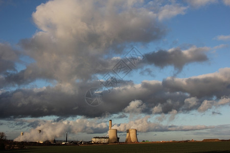 英国烟囱建筑学燃煤发电站向大气中排放污染的煤炭燃烧发电站图片