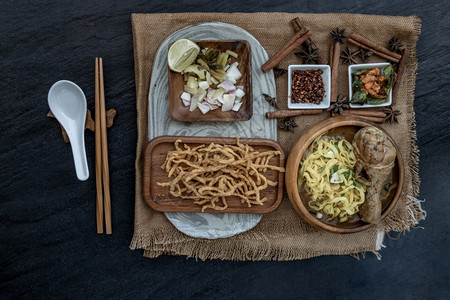 美丽的汤辛辣北泰国传统烹饪TopViewTop视图北泰美食传统图片