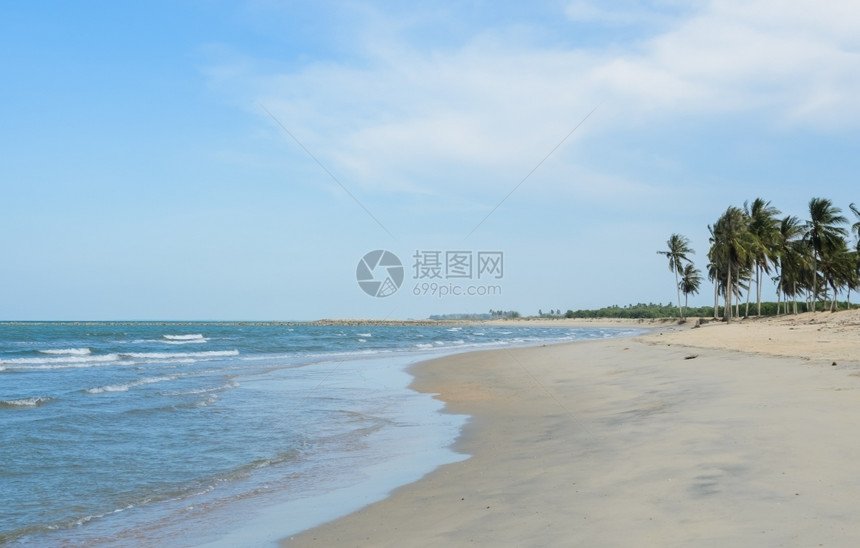 支撑白色的天空泰国热带海滨滩图片
