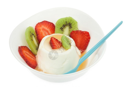 布丁甜酸奶加水果和蜂蜜碗里有水果和蜂蜜与白种背景隔绝美味的牛奶图片