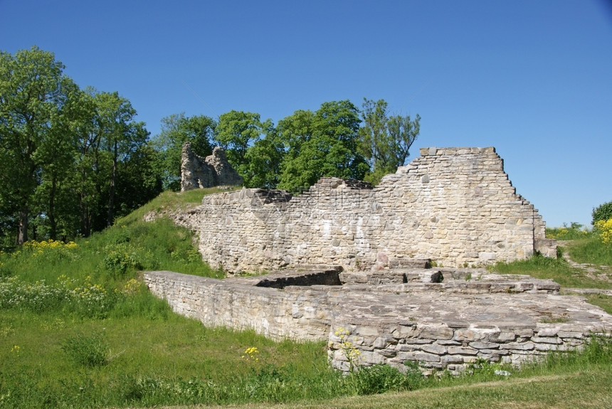 建造爱沙尼亚城堡的废墟离利胡拉13世纪的塔林很近寺庙墙图片