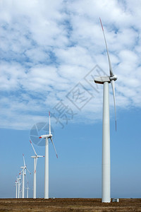 蓝色的磨保加利亚黑海Kalikra角风力农场涡轮机电场图片