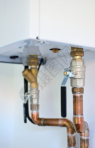 用与电锅炉连接的阀门加热铜管家的内部图片