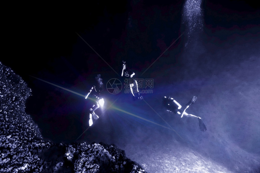 岩洞潜水阳光艺术4号图片
