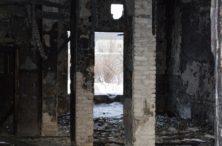 宣称烧焦的废墟和被毁房屋的残骸瓦砾毁坏图片