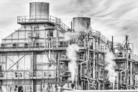 烟雾堆气管和黑白的化学工厂复杂制造业污染图片