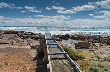 西澳大利亚CapeLeeuwin海岸的旧水厂夏天海岸线路德维希图片