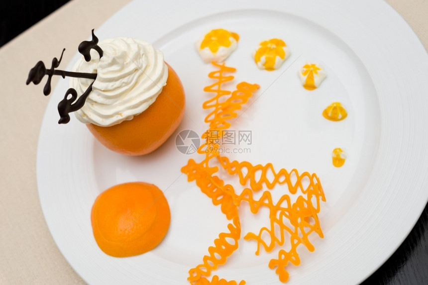 开胃橙色的奶油加巧克力锚橘色焦糖螺旋饼食物鞭打图片